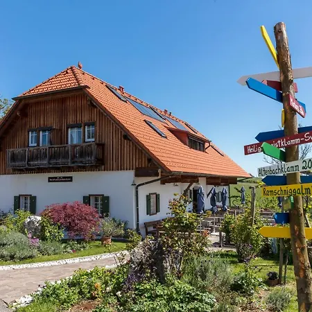 Gaestezimmer & Buschenschank Mit Weingut Hack-gebell Guest house Gamlitz