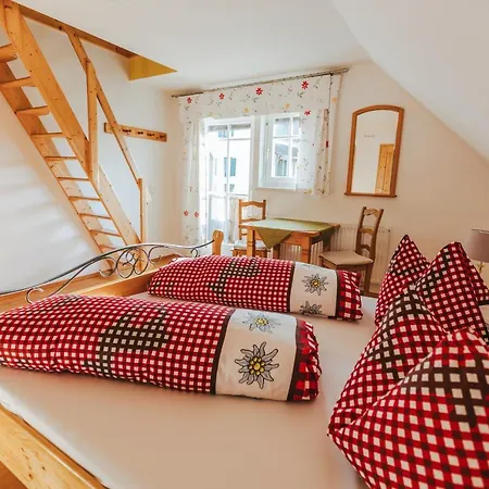 Gaestezimmer & Buschenschank Mit Weingut Hack-gebell 3*