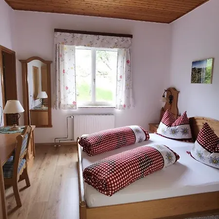 Gaestezimmer & Buschenschank Mit Weingut Hack-gebell 3*