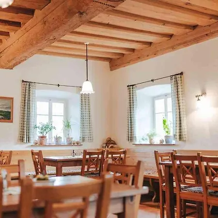 Gaestezimmer & Buschenschank Mit Weingut Hack-gebell Konukevi
