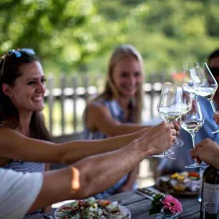 Gaestezimmer & Buschenschank Mit Weingut Hack-gebell