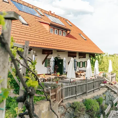 Gaestezimmer & Buschenschank Mit Weingut Hack-gebell Guest house