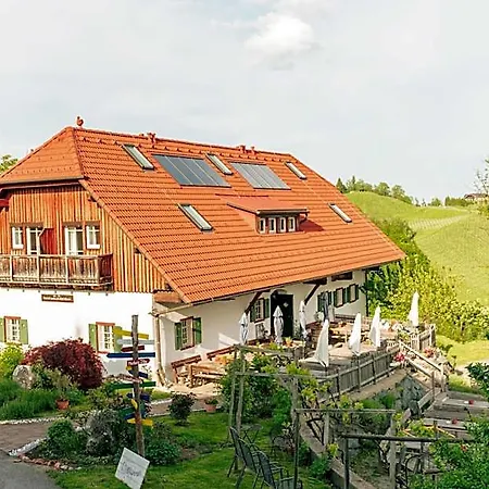Gaestezimmer & Buschenschank Mit Weingut Hack-gebell