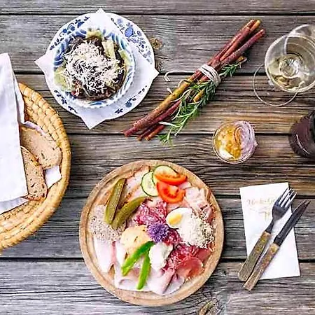 Gaestezimmer & Buschenschank Mit Weingut Hack-gebell Gæstehus 3*