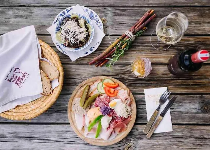 Gaestezimmer & Buschenschank Mit Weingut Hack-gebell Pensión 3*