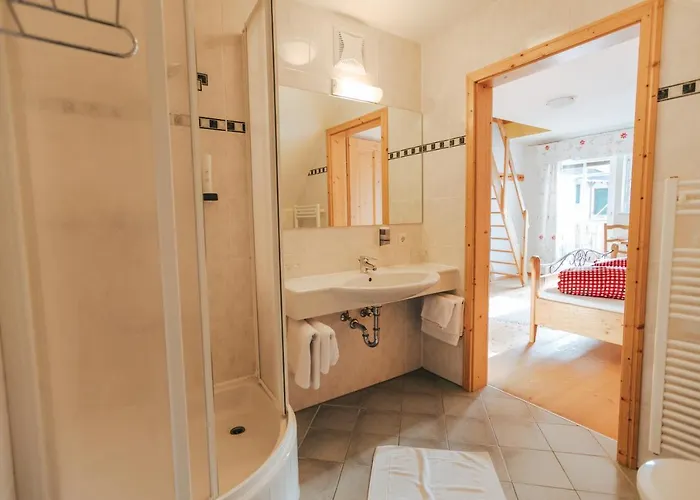 Gaestezimmer & Buschenschank Mit Weingut Hack-gebell