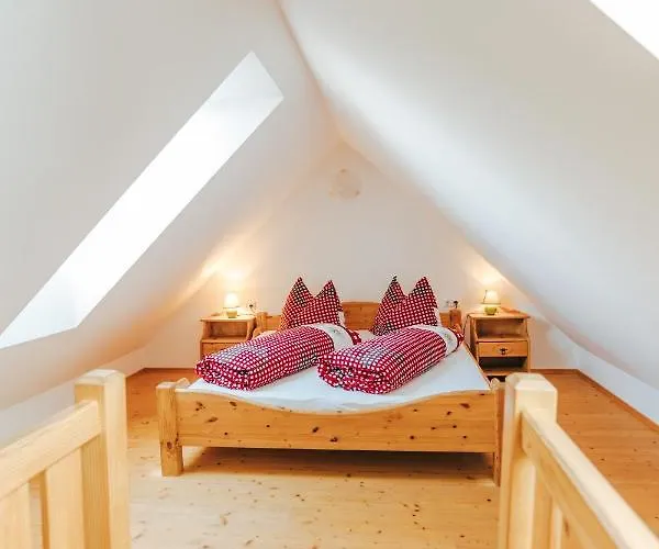 Gaestezimmer & Buschenschank Mit Weingut Hack-gebell