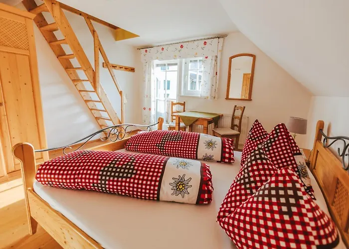 Gaestezimmer & Buschenschank Mit Weingut Hack-gebell 3*