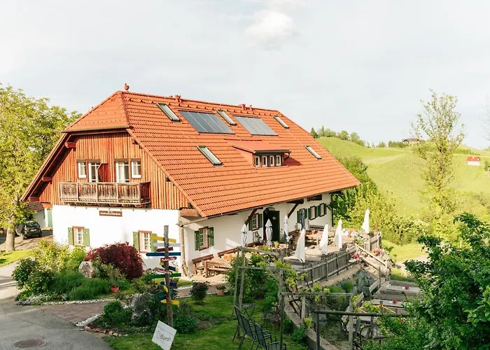 Pensjonat Gaestezimmer & Buschenschank Mit Weingut Hack-gebell 3*